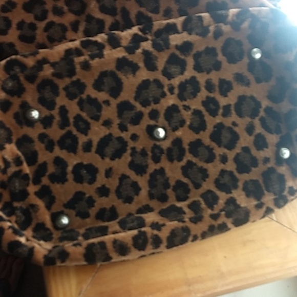 Large Leopard Print Travel Bag - Picture 8 of 8